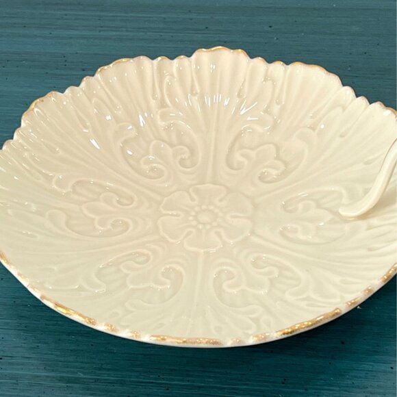 Vintage Lenox Ivory Fine Porcelain Nappy Dish Floral Leaf Pattern Handle Dish - Picture 4 of 8